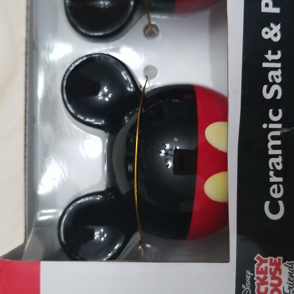 Disney Mickey and Minnie mouse salt and pepper shakers - Picture 4 of 5